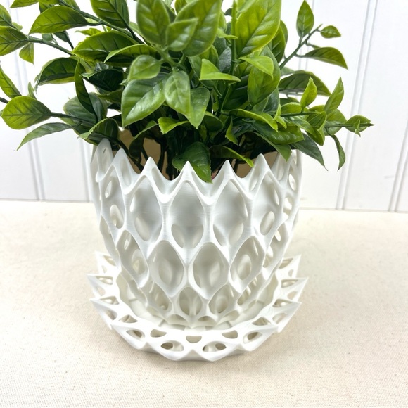 Invader Planter Pot, Small Indoor Flower Pot, Modern Planter with Saucer - Picture 2 of 9